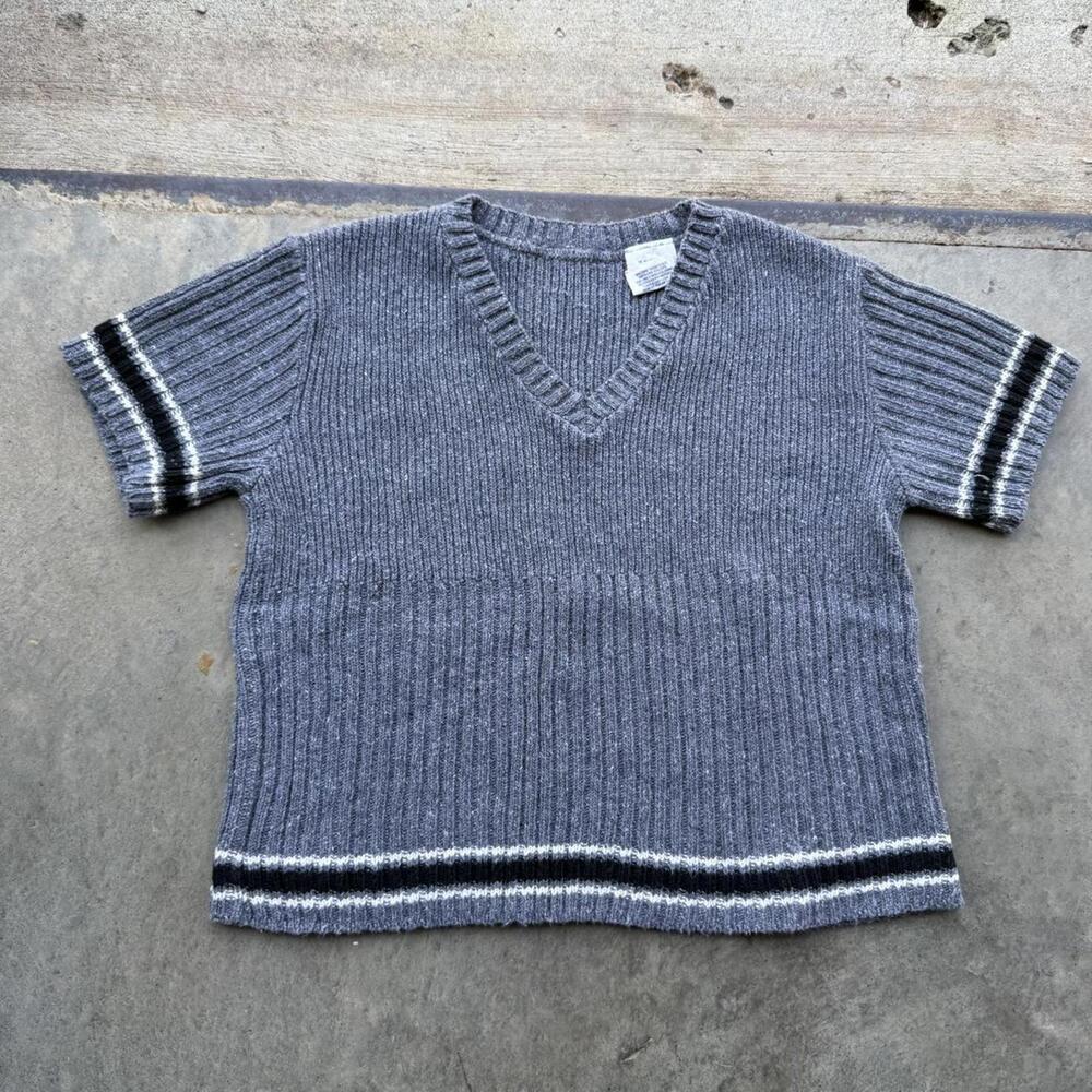 Vintage 90s Women’s grey v neck cropped knit size XS sweater